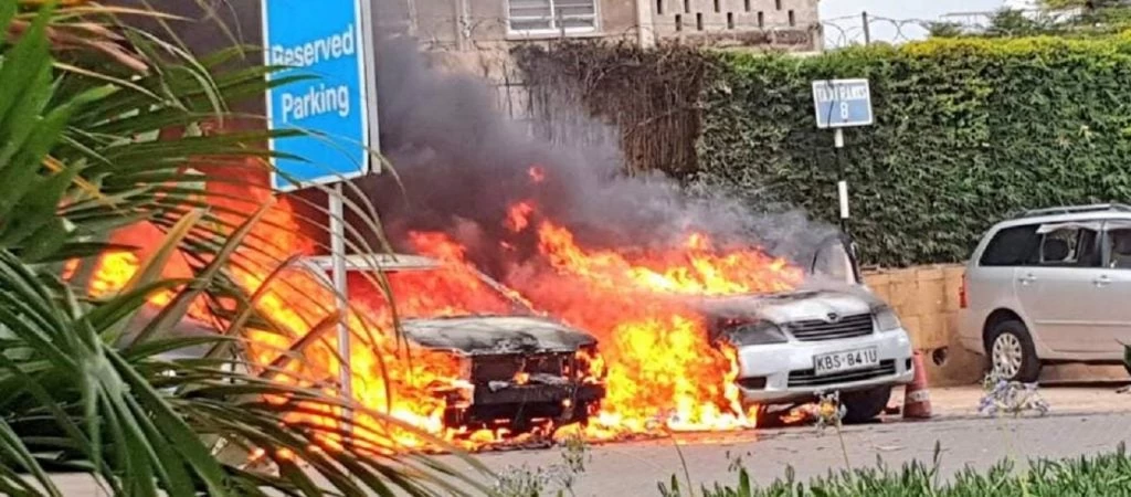 Εκρήξεις και πυροβολισμοί κοντά σε ξενοδοχείο στην Κένυα (βίντεο)